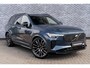 Volvo XC90 T8 Plug-in hybrid AWD Ultra Dark Exec. Ed. | Google | Long Range | Bowers & Wilkins Audio | Memory | Luchtvering | Stoelventilatie | Massage | Panoramadak | Gelamineerde Zijruiten Rondom | Nappa Lederen Bekleding | Zwarte Hemelbekleding | Keyless | Getint Glas | Stoel-/Stuurverwarming | Zitverlenging | Elek. Achterklep | 22" LM