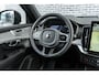 Volvo XC90 T8 Plug-in hybrid AWD Ultra Dark Exec. Ed. | Google | Long Range | Bowers & Wilkins Audio | Memory | Luchtvering | Stoelventilatie | Massage | Panoramadak | Gelamineerde Zijruiten Rondom | Nappa Lederen Bekleding | Zwarte Hemelbekleding | Keyless | Getint Glas | Stoel-/Stuurverwarming | Zitverlenging | Elek. Achterklep | 22" LM