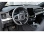 Volvo XC90 T8 Plug-in hybrid AWD Ultra Dark Exec. Ed. | Google | Long Range | Bowers & Wilkins Audio | Memory | Luchtvering | Stoelventilatie | Massage | Panoramadak | Gelamineerde Zijruiten Rondom | Nappa Lederen Bekleding | Zwarte Hemelbekleding | Keyless | Getint Glas | Stoel-/Stuurverwarming | Zitverlenging | Elek. Achterklep | 22" LM