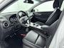 Hyundai Kona Electric EV PREMIUM 64 kWh | 3- FASE | NAVI | CLIMA | ADAPT. CRUISE | CAMERA | HUD | LEDER | STUUR- & STOELVERWARMING | WARMTEPOMP | PRIVACY GLASS | WLTP 481 KM! |