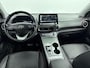 Hyundai Kona Electric EV PREMIUM 64 kWh | 3- FASE | NAVI | CLIMA | ADAPT. CRUISE | CAMERA | HUD | LEDER | STUUR- & STOELVERWARMING | WARMTEPOMP | PRIVACY GLASS | WLTP 481 KM! |