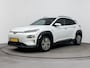 Hyundai Kona Electric EV PREMIUM 64 kWh | 3- FASE | NAVI | CLIMA | ADAPT. CRUISE | CAMERA | HUD | LEDER | STUUR- & STOELVERWARMING | WARMTEPOMP | PRIVACY GLASS | WLTP 481 KM! |