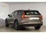 Volvo V60 Cross Country B5 250PK Automaat AWD Pro / Adaptive Cruise Control / Bowers & Wilkins / 360 Graden Camera / Elektrisch glazen schuif-kanteldak / Head-up Display / Nappa leer met stoelventilatie / Massagefunctie voorstoelen / Elektrisch verstelbare stoelen met geheugen / Stoelverw. / Stuurverw. / Trekhaak