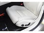 Volvo V60 Cross Country B5 250PK Automaat AWD Pro / Adaptive Cruise Control / Bowers & Wilkins / 360 Graden Camera / Elektrisch glazen schuif-kanteldak / Head-up Display / Nappa leer met stoelventilatie / Massagefunctie voorstoelen / Elektrisch verstelbare stoelen met geheugen / Stoelverw. / Stuurverw. / Trekhaak