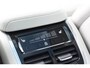 Volvo V60 Cross Country B5 250PK Automaat AWD Pro / Adaptive Cruise Control / Bowers & Wilkins / 360 Graden Camera / Elektrisch glazen schuif-kanteldak / Head-up Display / Nappa leer met stoelventilatie / Massagefunctie voorstoelen / Elektrisch verstelbare stoelen met geheugen / Stoelverw. / Stuurverw. / Trekhaak