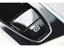 Volvo V60 Cross Country B5 250PK Automaat AWD Pro / Adaptive Cruise Control / Bowers & Wilkins / 360 Graden Camera / Elektrisch glazen schuif-kanteldak / Head-up Display / Nappa leer met stoelventilatie / Massagefunctie voorstoelen / Elektrisch verstelbare stoelen met geheugen / Stoelverw. / Stuurverw. / Trekhaak
