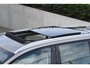 Volvo V60 Cross Country B5 250PK Automaat AWD Pro / Adaptive Cruise Control / Bowers & Wilkins / 360 Graden Camera / Elektrisch glazen schuif-kanteldak / Head-up Display / Nappa leer met stoelventilatie / Massagefunctie voorstoelen / Elektrisch verstelbare stoelen met geheugen / Stoelverw. / Stuurverw. / Trekhaak