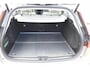 Volvo V60 Cross Country B5 250PK Automaat AWD Pro / Adaptive Cruise Control / Bowers & Wilkins / 360 Graden Camera / Elektrisch glazen schuif-kanteldak / Head-up Display / Nappa leer met stoelventilatie / Massagefunctie voorstoelen / Elektrisch verstelbare stoelen met geheugen / Stoelverw. / Stuurverw. / Trekhaak