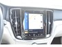 Volvo V60 Cross Country B5 250PK Automaat AWD Pro / Adaptive Cruise Control / Bowers & Wilkins / 360 Graden Camera / Elektrisch glazen schuif-kanteldak / Head-up Display / Nappa leer met stoelventilatie / Massagefunctie voorstoelen / Elektrisch verstelbare stoelen met geheugen / Stoelverw. / Stuurverw. / Trekhaak