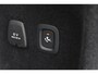Volvo V60 Cross Country B5 250PK Automaat AWD Pro / Adaptive Cruise Control / Bowers & Wilkins / 360 Graden Camera / Elektrisch glazen schuif-kanteldak / Head-up Display / Nappa leer met stoelventilatie / Massagefunctie voorstoelen / Elektrisch verstelbare stoelen met geheugen / Stoelverw. / Stuurverw. / Trekhaak