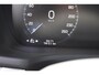 Volvo V60 Cross Country B5 250PK Automaat AWD Pro / Adaptive Cruise Control / Bowers & Wilkins / 360 Graden Camera / Elektrisch glazen schuif-kanteldak / Head-up Display / Nappa leer met stoelventilatie / Massagefunctie voorstoelen / Elektrisch verstelbare stoelen met geheugen / Stoelverw. / Stuurverw. / Trekhaak