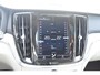 Volvo V60 Cross Country B5 250PK Automaat AWD Pro / Adaptive Cruise Control / Bowers & Wilkins / 360 Graden Camera / Elektrisch glazen schuif-kanteldak / Head-up Display / Nappa leer met stoelventilatie / Massagefunctie voorstoelen / Elektrisch verstelbare stoelen met geheugen / Stoelverw. / Stuurverw. / Trekhaak