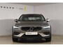 Volvo V60 Cross Country B5 250PK Automaat AWD Pro / Adaptive Cruise Control / Bowers & Wilkins / 360 Graden Camera / Elektrisch glazen schuif-kanteldak / Head-up Display / Nappa leer met stoelventilatie / Massagefunctie voorstoelen / Elektrisch verstelbare stoelen met geheugen / Stoelverw. / Stuurverw. / Trekhaak
