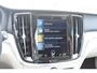 Volvo V60 Cross Country B5 250PK Automaat AWD Pro / Adaptive Cruise Control / Bowers & Wilkins / 360 Graden Camera / Elektrisch glazen schuif-kanteldak / Head-up Display / Nappa leer met stoelventilatie / Massagefunctie voorstoelen / Elektrisch verstelbare stoelen met geheugen / Stoelverw. / Stuurverw. / Trekhaak