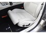 Volvo V60 Cross Country B5 250PK Automaat AWD Pro / Adaptive Cruise Control / Bowers & Wilkins / 360 Graden Camera / Elektrisch glazen schuif-kanteldak / Head-up Display / Nappa leer met stoelventilatie / Massagefunctie voorstoelen / Elektrisch verstelbare stoelen met geheugen / Stoelverw. / Stuurverw. / Trekhaak