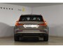 Volvo V60 Cross Country B5 250PK Automaat AWD Pro / Adaptive Cruise Control / Bowers & Wilkins / 360 Graden Camera / Elektrisch glazen schuif-kanteldak / Head-up Display / Nappa leer met stoelventilatie / Massagefunctie voorstoelen / Elektrisch verstelbare stoelen met geheugen / Stoelverw. / Stuurverw. / Trekhaak