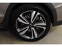 Volvo V60 Cross Country B5 250PK Automaat AWD Pro / Adaptive Cruise Control / Bowers & Wilkins / 360 Graden Camera / Elektrisch glazen schuif-kanteldak / Head-up Display / Nappa leer met stoelventilatie / Massagefunctie voorstoelen / Elektrisch verstelbare stoelen met geheugen / Stoelverw. / Stuurverw. / Trekhaak