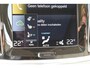 Volvo V60 Cross Country B5 250PK Automaat AWD Pro / Adaptive Cruise Control / Bowers & Wilkins / 360 Graden Camera / Elektrisch glazen schuif-kanteldak / Head-up Display / Nappa leer met stoelventilatie / Massagefunctie voorstoelen / Elektrisch verstelbare stoelen met geheugen / Stoelverw. / Stuurverw. / Trekhaak