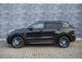 Lynk & Co 01 1.5 PHEV | Luxe SUV met 1.800 kg trekvermogen | Elektrisch schuif/kanteldak | 360 Graden Camera | LM velgen 20 inch | Adaptive Cruise Control | Elektrisch bedienbare achterklep | Premium Audio Systeem | Apple Carplay/Android Auto | Stoelverwarming | Achteruitrijcamera | Keyless Entry | Elektrisch verstelbare bestuurderstoel met geheugenfunctie