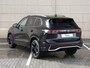 Volkswagen Tiguan R-Line Edition 1.5 eHybrid 204 PK | Navigatie | Trekhaak | Panoramadak | IQ LED matrix |