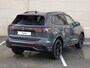 Volkswagen Tiguan R-Line Edition 1.5 eHybrid 272 PK | Navigatie | Trekhaak | LED Matrix | Panoramadak | Black style |Harman kardon |