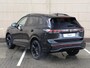 Volkswagen Tiguan R-Line Edition 1.5 eHybrid 204 PK | Navigatie | Trekhaak | Harman Kardon | Black style | Panoramadak |