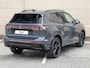 Volkswagen Tiguan R-Line Edition 1.5 eHybrid 204 PK | Navigatie | Trekhaak | LED Matrix | Black style | Panoramadak |