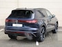 Volkswagen Touareg R Edition 3.0 eHybrid 462 PK Panoramadak | Trekhaak | 22" inch velgen | Navigatie | Lederen bekleding |