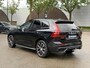 Volvo XC60 2.0 T8 Plug-in hybrid AWD Ultimate Dark Volvo XC60 VOLVO DEALER ONDERHOUDEN | PANODAK | ELEKTRISCHE TREKHAAK | CAMERA | STOEL- & STUURVERWARMING | HEAD-UP DISPLAY | MEMORY SEATS | HARMAN & KARDON | 20 INCH | RIJKLAAR + 12 MND BOVAG