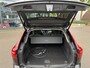 Volvo XC60 2.0 T8 Plug-in hybrid AWD Ultimate Dark Volvo XC60 VOLVO DEALER ONDERHOUDEN | PANODAK | ELEKTRISCHE TREKHAAK | CAMERA | STOEL- & STUURVERWARMING | HEAD-UP DISPLAY | MEMORY SEATS | HARMAN & KARDON | 20 INCH | RIJKLAAR + 12 MND BOVAG