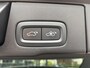 Volvo XC60 2.0 T8 Plug-in hybrid AWD Ultimate Dark Volvo XC60 VOLVO DEALER ONDERHOUDEN | PANODAK | ELEKTRISCHE TREKHAAK | CAMERA | STOEL- & STUURVERWARMING | HEAD-UP DISPLAY | MEMORY SEATS | HARMAN & KARDON | 20 INCH | RIJKLAAR + 12 MND BOVAG