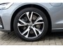 Volvo V60 T8 Twin Engine AWD R-Design | Trekhaak | Geventileerde Comfortstoelen | Parkeercamera | Harman Kardon | Apple Carplay/ Android Auto | BLIS Dodehoekdetectie | Elektrisch Verwarmbare Voorruit | Adaptieve Cruise Control