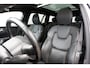 Volvo V60 T8 Twin Engine AWD R-Design | Trekhaak | Geventileerde Comfortstoelen | Parkeercamera | Harman Kardon | Apple Carplay/ Android Auto | BLIS Dodehoekdetectie | Elektrisch Verwarmbare Voorruit | Adaptieve Cruise Control
