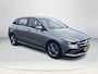 Mercedes-Benz B-klasse 180 Advantage | Achteruitrijcamera | Half leder | MBUX | Elektrische achterklep |