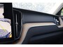 Volvo XC60 2.0 T6 Plug-in Hybrid AWD Ultra Dark | PHEV Long Range | Trekhaak | Luchtvering | Head-up Display | Harman Kardon Audio | Panoramadak | Keyless Entry | Elektrische Achterklep | BLIS | Cruise Control Adaptief | Navigatie