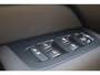 Volvo XC60 2.0 T6 Plug-in Hybrid AWD Ultra Dark | PHEV Long Range | Trekhaak | Luchtvering | Head-up Display | Harman Kardon Audio | Panoramadak | Keyless Entry | Elektrische Achterklep | BLIS | Cruise Control Adaptief | Navigatie