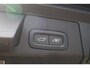 Volvo XC60 2.0 T6 Plug-in Hybrid AWD Ultra Dark | PHEV Long Range | Trekhaak | Luchtvering | Head-up Display | Harman Kardon Audio | Panoramadak | Keyless Entry | Elektrische Achterklep | BLIS | Cruise Control Adaptief | Navigatie