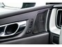 Volvo XC60 2.0 T6 Plug-in Hybrid AWD Ultra Dark | PHEV | Trekhaak | Luchtvering | Head-up Display | Harman Kardon Audio | Panoramadak | Keyless Entry | Elektrische Achterklep | BLIS | Cruise Control Adaptief | Navigatie