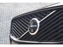 Volvo XC60 2.0 T6 Plug-in Hybrid AWD Ultra Dark | PHEV Long Range | Trekhaak | Luchtvering | Head-up Display | Harman Kardon Audio | Panoramadak | Keyless Entry | Elektrische Achterklep | BLIS | Cruise Control Adaptief | Navigatie