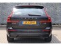 Volvo XC60 2.0 T6 Plug-in Hybrid AWD Ultra Dark | PHEV Long Range | Trekhaak | Luchtvering | Head-up Display | Harman Kardon Audio | Panoramadak | Keyless Entry | Elektrische Achterklep | BLIS | Cruise Control Adaptief | Navigatie