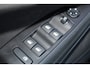 Opel Crossland 1.2-110pk Turbo 'Elegance'. Mooie en luxe hoogzitter met weinig km's ! Volautm. airco dual, cruise control, camera, comfortstoelen, metallic lak, LM wielen, navigatie, telefoonvoorb., lane- en side assist, parkeersensoren v+a, LED verlichting etc.