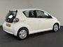 Toyota Aygo 1.0 VVT-i Now Navigatie / Airco / Bluetooth / 5 DRs /  Centr. vergr.