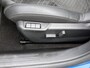 Peugeot e-208 EV 156pk GT 51 kWh Automaat | Elektrische Bedienb. Bestuurdersstoel | Navigatie | Climate Control | Adaptieve Cruise Control | Camera Voor + Achter | Glazendak | Stoelverwarming |