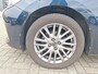 Mazda 2 1.5 Skyactiv-G Luxury | NL-Auto | Navigatie | Camera | Climate Control | Cruise Control | Radio-DAB-USB | Stuurwiel en Stoel Verwarming | LM-velgen | Parkeersensoren |