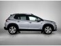 Peugeot 2008 SUV Crossway 130pk Automaat | Navigatie | Panoramadak | Achteruitrijcamera | Leder/Alcantara | Climate Control | Cruise Control | Parkeersensoren | Grip Control | Apple Carplay / Android Auto | Bluetooth | Elektrisch inklapbare spiegels | Automatisch dimlicht | Regensensor | Donker getint glas | 17" lichtmetalen velgen |