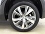 Peugeot 2008 SUV Crossway 130pk Automaat | Navigatie | Panoramadak | Achteruitrijcamera | Leder/Alcantara | Climate Control | Cruise Control | Parkeersensoren | Grip Control | Apple Carplay / Android Auto | Bluetooth | Elektrisch inklapbare spiegels | Automatisch dimlicht | Regensensor | Donker getint glas | 17" lichtmetalen velgen |