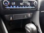 Toyota Yaris 1.5 Hybrid Executive Bi-tone | BTW voertuig | Head-Up Display | Dodehoek detectie | Parkeersensoren voor+achter | Stoelverwarming | Apple CarPlay/Android auto | Onderweg-naar-dealer