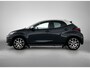 Toyota Yaris 1.5 Hybrid Executive Bi-tone | BTW voertuig | Head-Up Display | Dodehoek detectie | Parkeersensoren voor+achter | Stoelverwarming | Apple CarPlay/Android auto | Onderweg-naar-dealer
