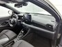 Toyota Yaris 1.5 Hybrid Executive Bi-tone | BTW voertuig | Head-Up Display | Dodehoek detectie | Parkeersensoren voor+achter | Stoelverwarming | Apple CarPlay/Android auto | Onderweg-naar-dealer