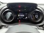 Toyota Yaris 1.5 Hybrid Executive Bi-tone | BTW voertuig | Head-Up Display | Dodehoek detectie | Parkeersensoren voor+achter | Stoelverwarming | Apple CarPlay/Android auto | Onderweg-naar-dealer